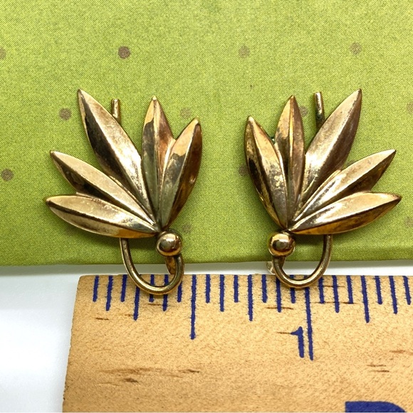 Vintage Leaf Screw-Back Earrings 1/20 12K GF - Picture 3 of 7